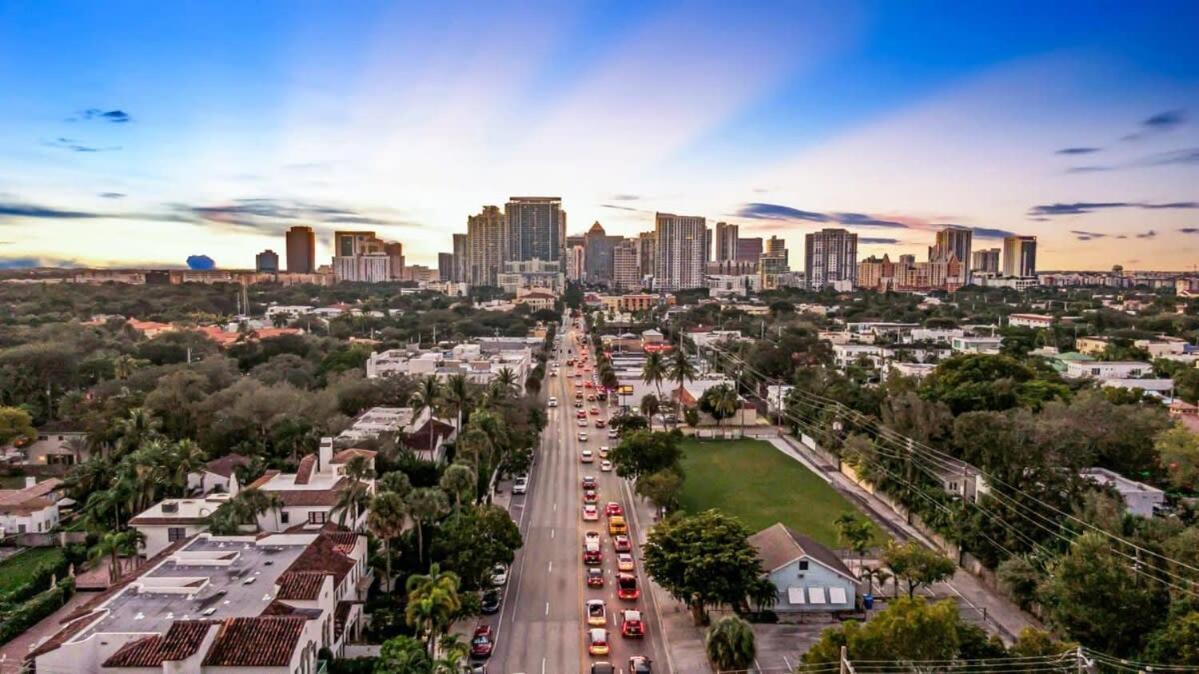 Walk To Las Olas Banyan Room Palm Paradise Inn Fort Lauderdale Exterior photo